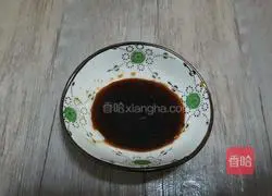 Illustration of how to make pork ribs, corn and radish claypot rice 15