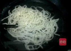 Illustration of how to make cold noodles with red pepper and minced meat 9