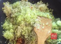 Illustration of making spring rolls in June 5