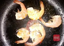 Illustration of how to make shrimp and black rice balls 8