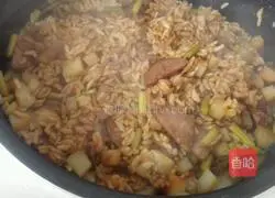 Illustration of how to make potato and sausage braised rice 8