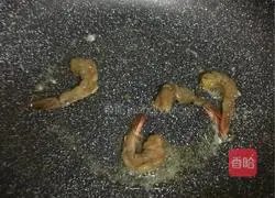 Illustration of how to make shrimp baked rice 6