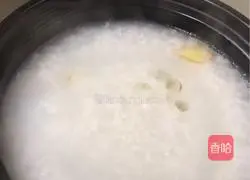 Illustration of how to make egg porridge for baby food supplement 5