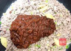 Illustration of how to make vegetable rice noodles mixed with fried sauce 8