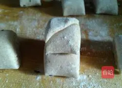 Illustration of how to make sorghum noodle rolls 2