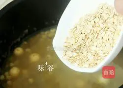 Illustration of how to make mung bean and barley porridge 4