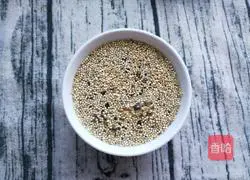 Peanut Chicken Quinoa Porridge Recipe Illustration 3