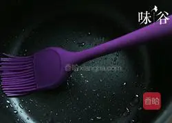 Illustration of how to make banana pancakes 5