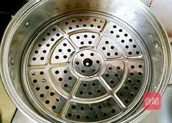 Illustration of how to make salt and pepper rolls 18