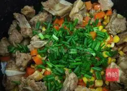 Illustration of how to make braised pork ribs with rice 6