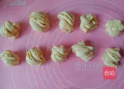 How to make salt and pepper flower rolls Illustration 15