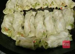 Illustration of how to make vegetarian pot stickers 8