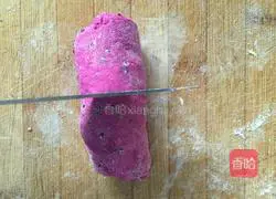 Illustration of how to make dragon fruit and rose rolls 5