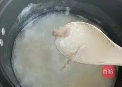 Preserved eggs are thin Illustration of how to make meat porridge 9