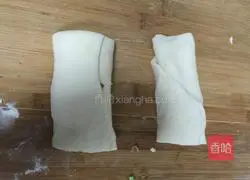 Illustration of how to make onion-flavored flower rolls 11