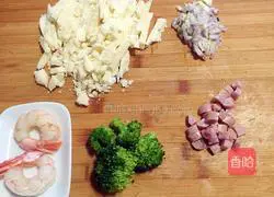 Illustration of how to make baked rice with shrimps and vegetables 2