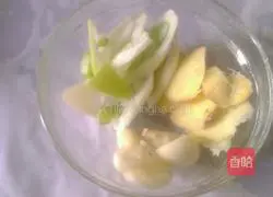 Illustration of how to make lentil braised noodles 5