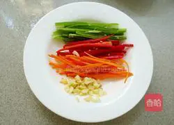 Illustration of how to make fried rice noodles with three shreds 2