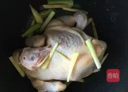 Illustration of how to make cross-bridge rice noodles 1