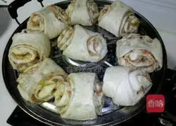 Illustration of how to make meat rolls 7