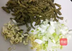 Illustration of how to make braised rice with pickled beans and bacon 5