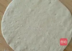 Illustration of how to make two-color linseed pink flower rolls 4