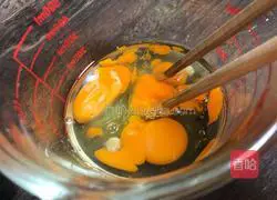 Illustration of how to make fried rice noodles with eggs 3