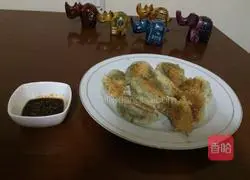 Illustration of how to make frozen dumplings into golden pot stickers 6