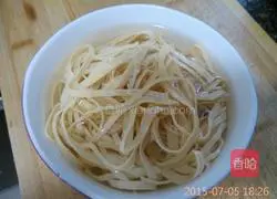 Illustration of how to make braised rice with shredded beans, ground meat and minced meat 3