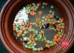  Illustration of how to make mushroom, carrot, asparagus and meat porridge 5