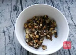 Illustration of how to make mushroom and chicken porridge 6