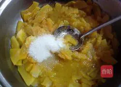 Illustration of how to make pumpkin hair cake 3