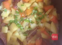 Illustration of how to make preserved meat clay pot rice 8