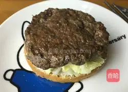 Illustration of how to make classic American burgers 7