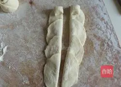 Illustration of how to make rose rolls 8