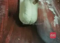 Illustration of how to make green onion rolls 5