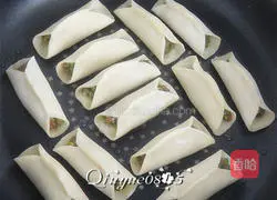 Illustration of how to make pot stickers 6