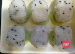 Illustration of how to make rice balls 3