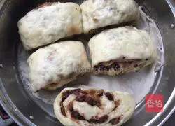 Illustration of how to make mixed fruit flower rolls 10 