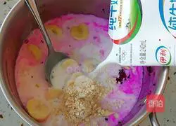 Illustration of how to make banana milk oatmeal porridge 1