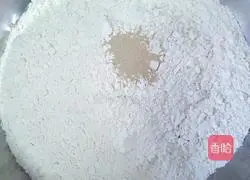 Illustration of how to make scallion, salt and pepper rolls 1