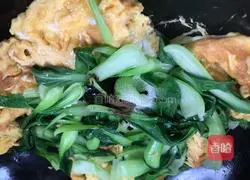 Illustration of how to make fried rice noodles with eggs 7 