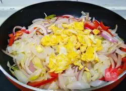 Assorted Fried Rice Noodles Recipe Illustration 9