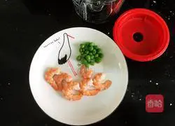 Illustration of how to make shrimp and pea porridge 3