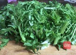 Illustration of how to make bitter chrysanthemum millet porridge 4