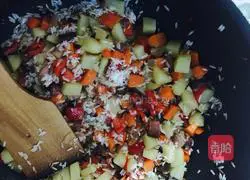 Illustration of how to make stewed rice with potatoes, carrots and bacon 16