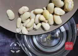 红豆Illustration of how to make barley and kidney bean soup (strengthening the spleen and removing dampness) 5