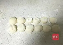 Illustration of how to make pig knuckle (for wealth) flower rolls 4