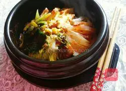 Illustration of how to make claypot rice 6