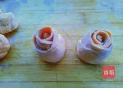 Illustration of how to make green vegetable flower rolls 7